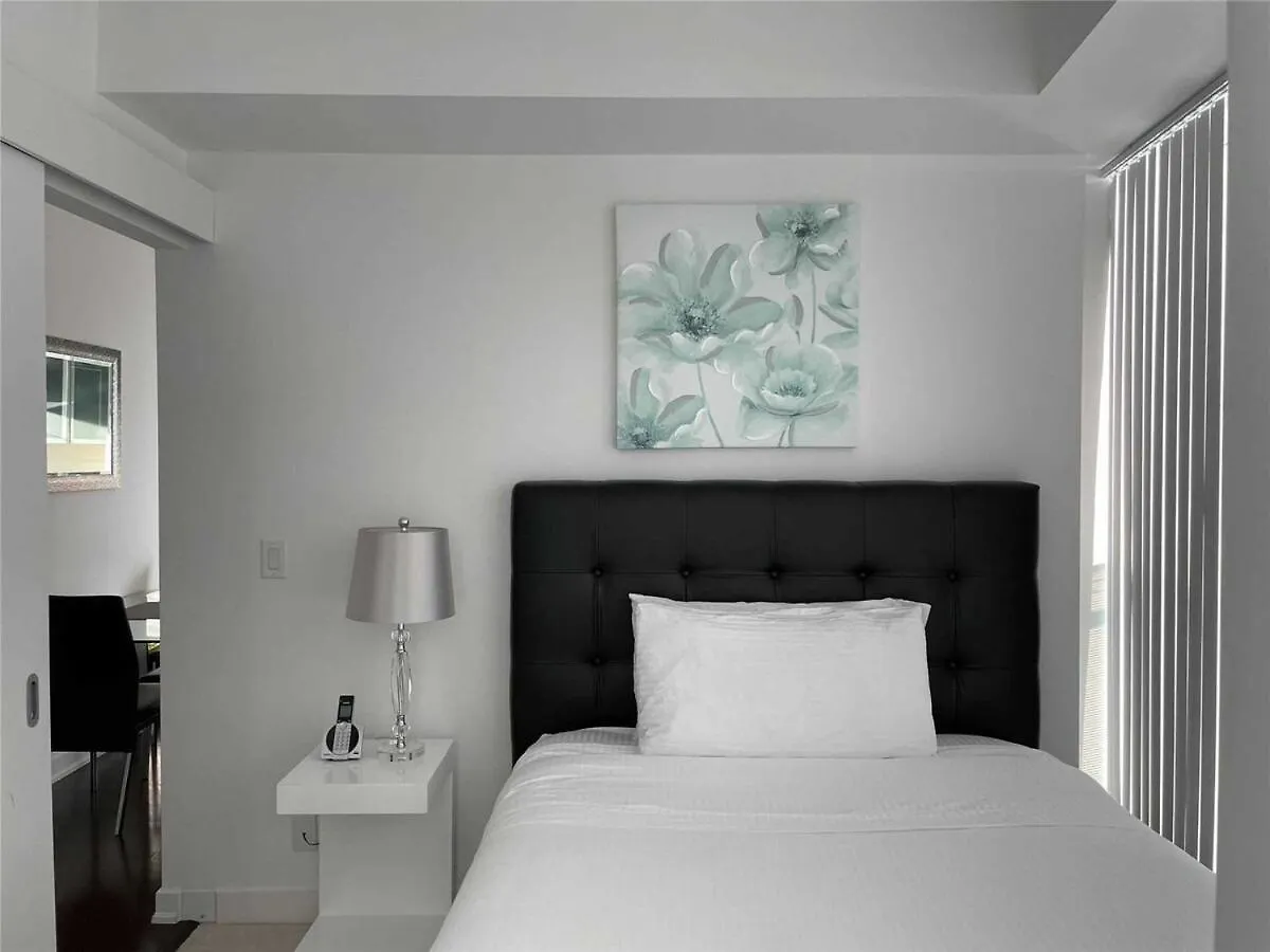 Luxury 2Br 2Bath Condo With Parking And Balcony Τορόντο Διαμέρισμα